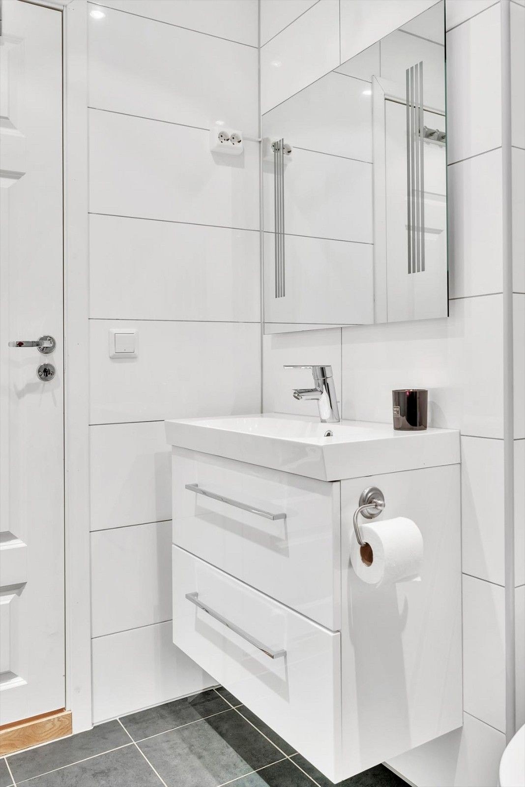 Speilet har integrert lys på begge sider. Galleribilde