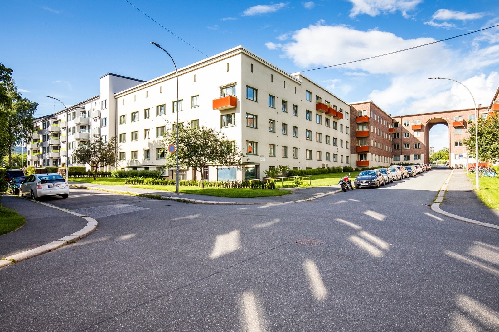 Gården ligger i en trafikkstille og rolig gate, men likevel svært sentralt på koselige Sagene. Galleribilde