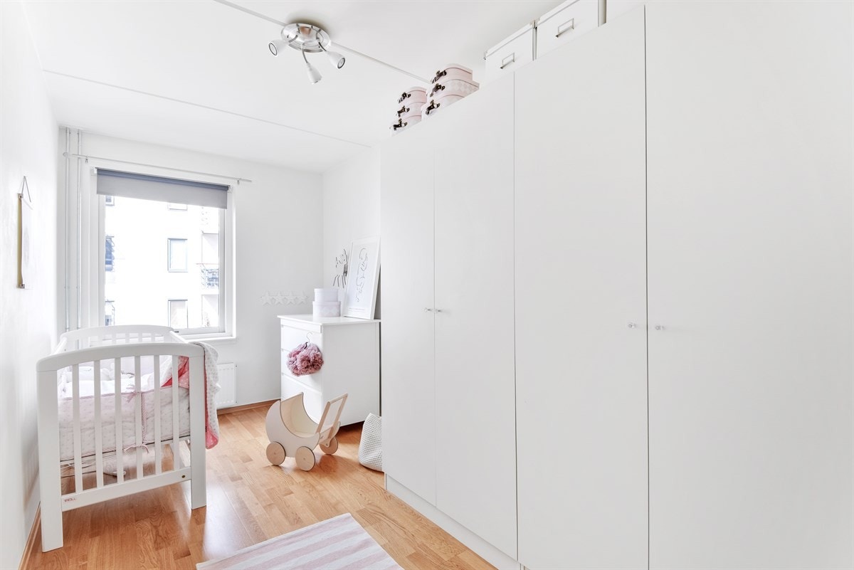 Soverom 2 med plass til seng og garderobe. Galleribilde