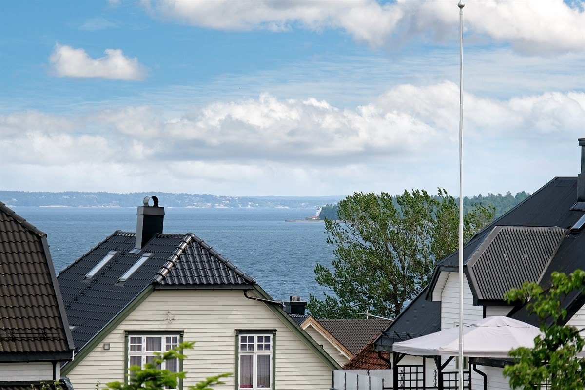 Fra terrassen er det også litt utsikt over Oslofjorden Galleribilde