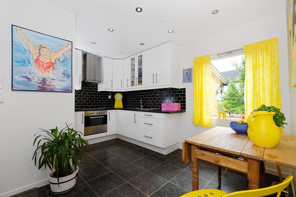 Her er det også plass for kjøkkenbord Galleribilde