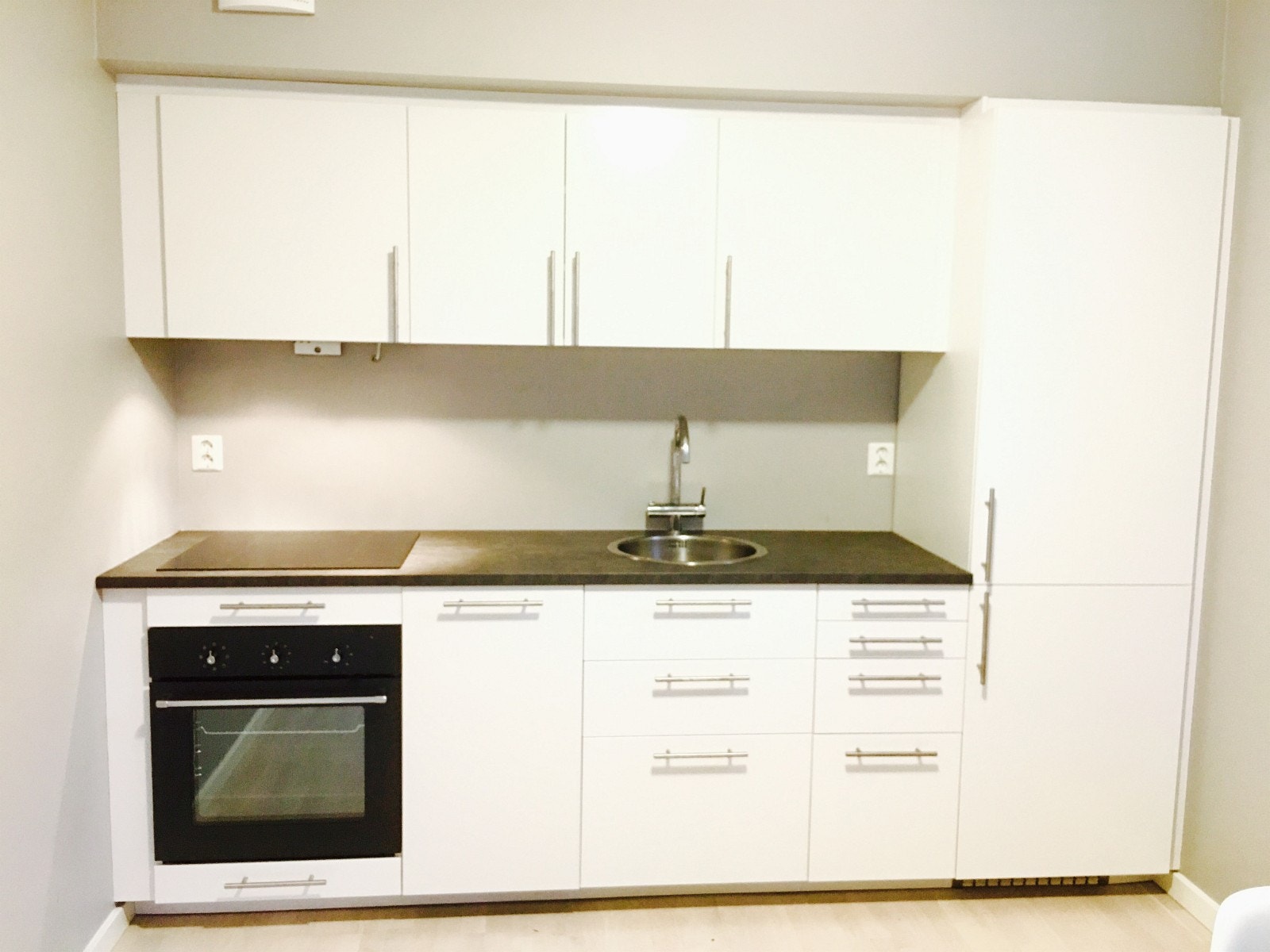 Kjøkken fullt utstyrt Galleribilde