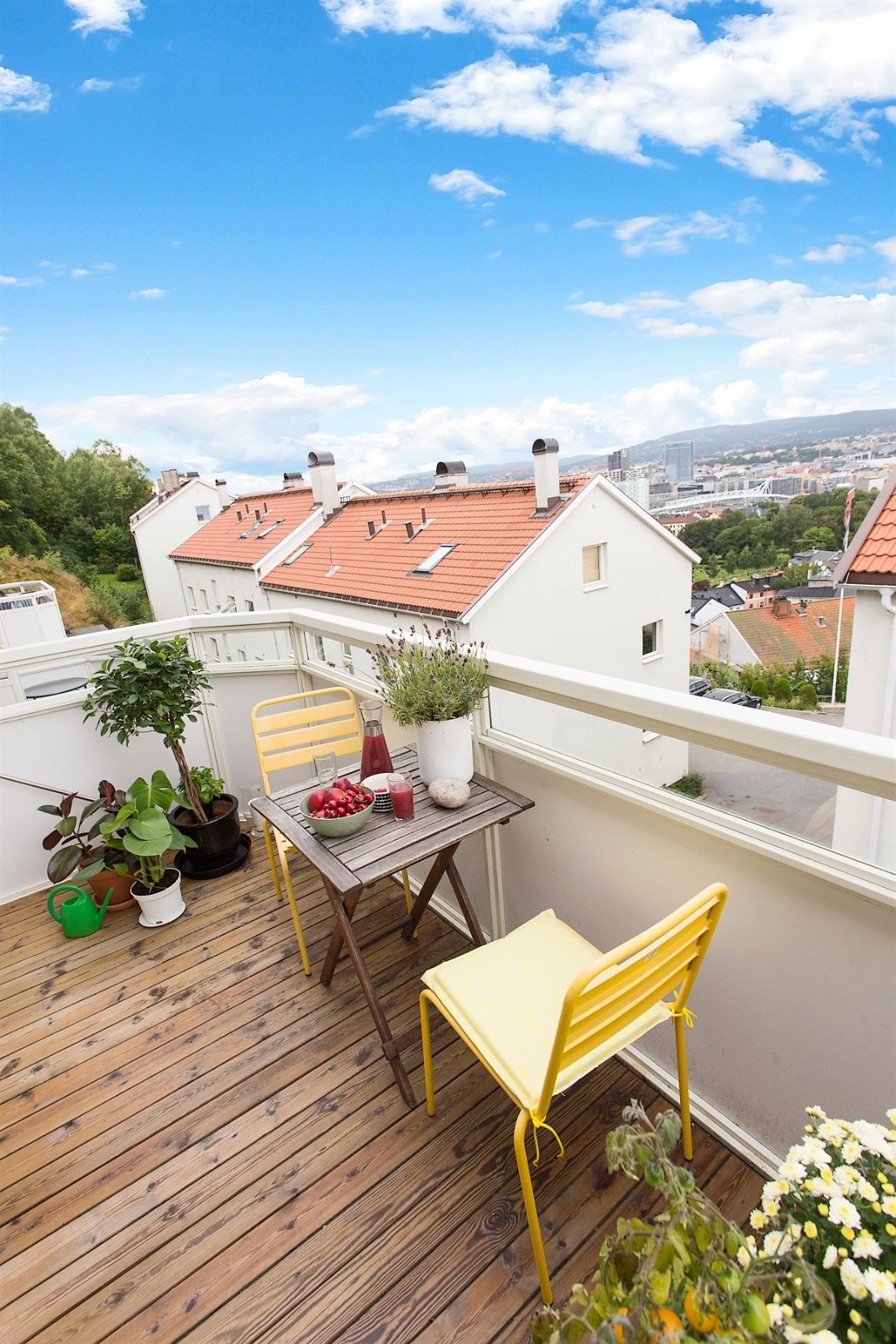 Utsikten mot bydel Gamle Oslo, sentrum og Holmenkollen. Galleribilde