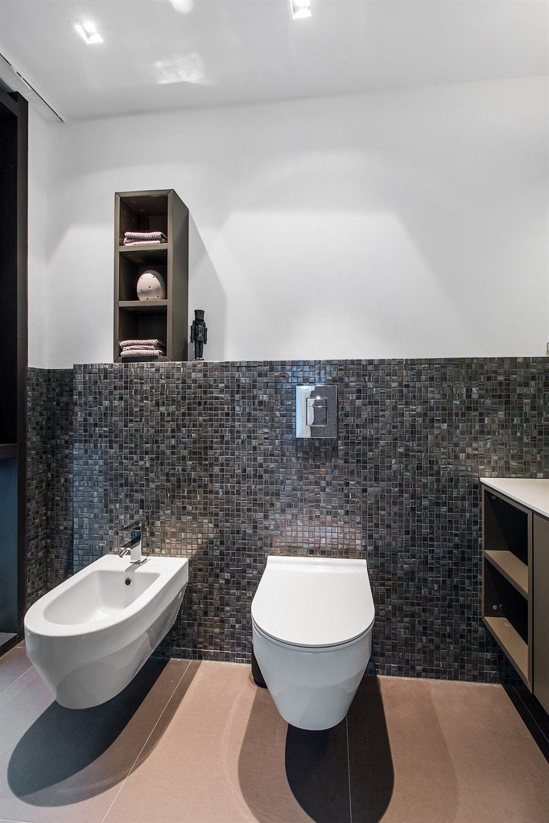 Separat toalett på hovedsoverommet Galleribilde