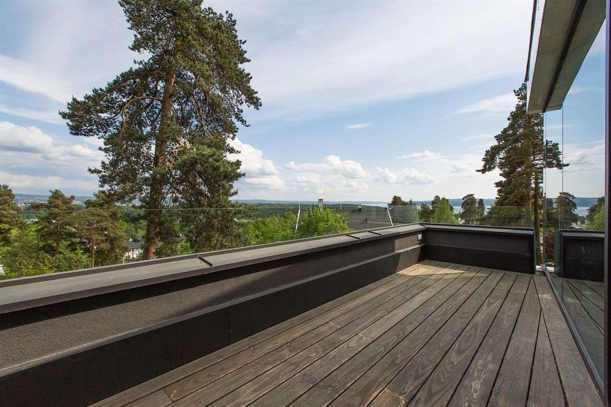 Balkong beliggende utenfor stuen Galleribilde