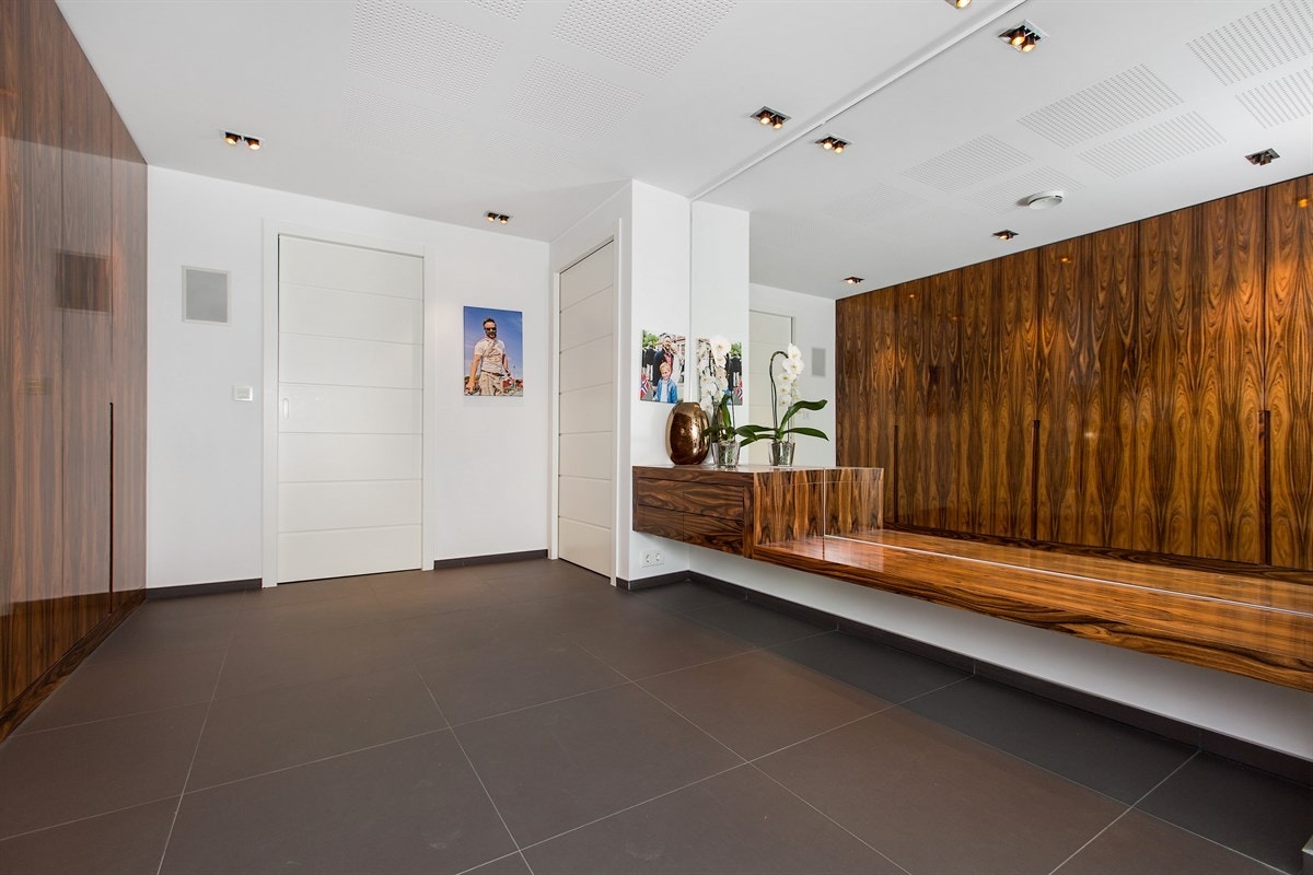 Adkomst via garasje Galleribilde