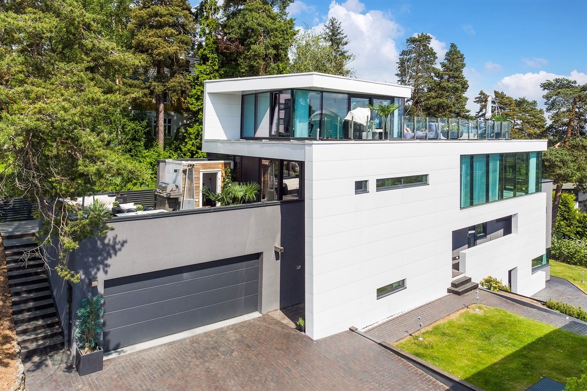 Fasaden sett fra Holgerslystveien Galleribilde