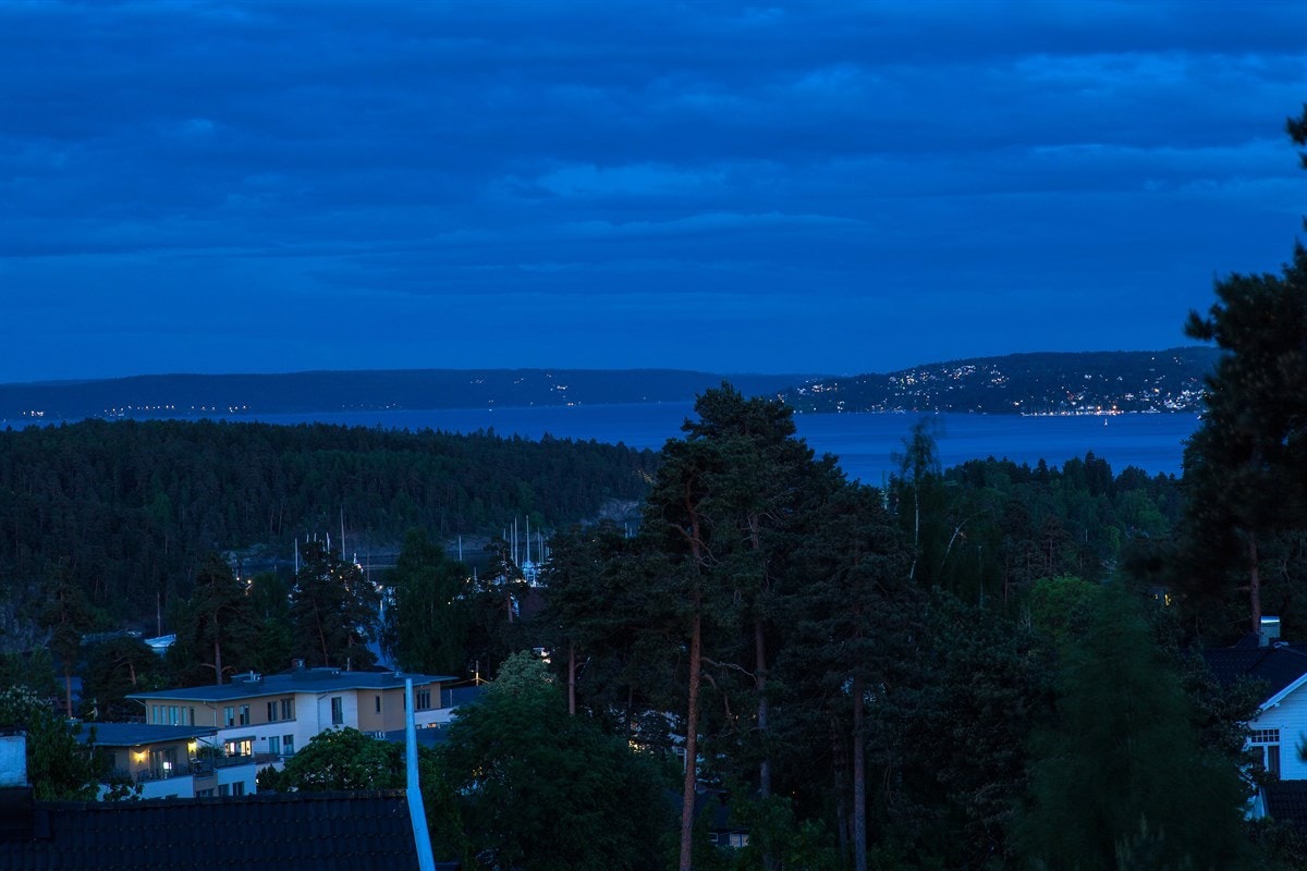 Kveldsbilde utsikt mot fjorden Galleribilde