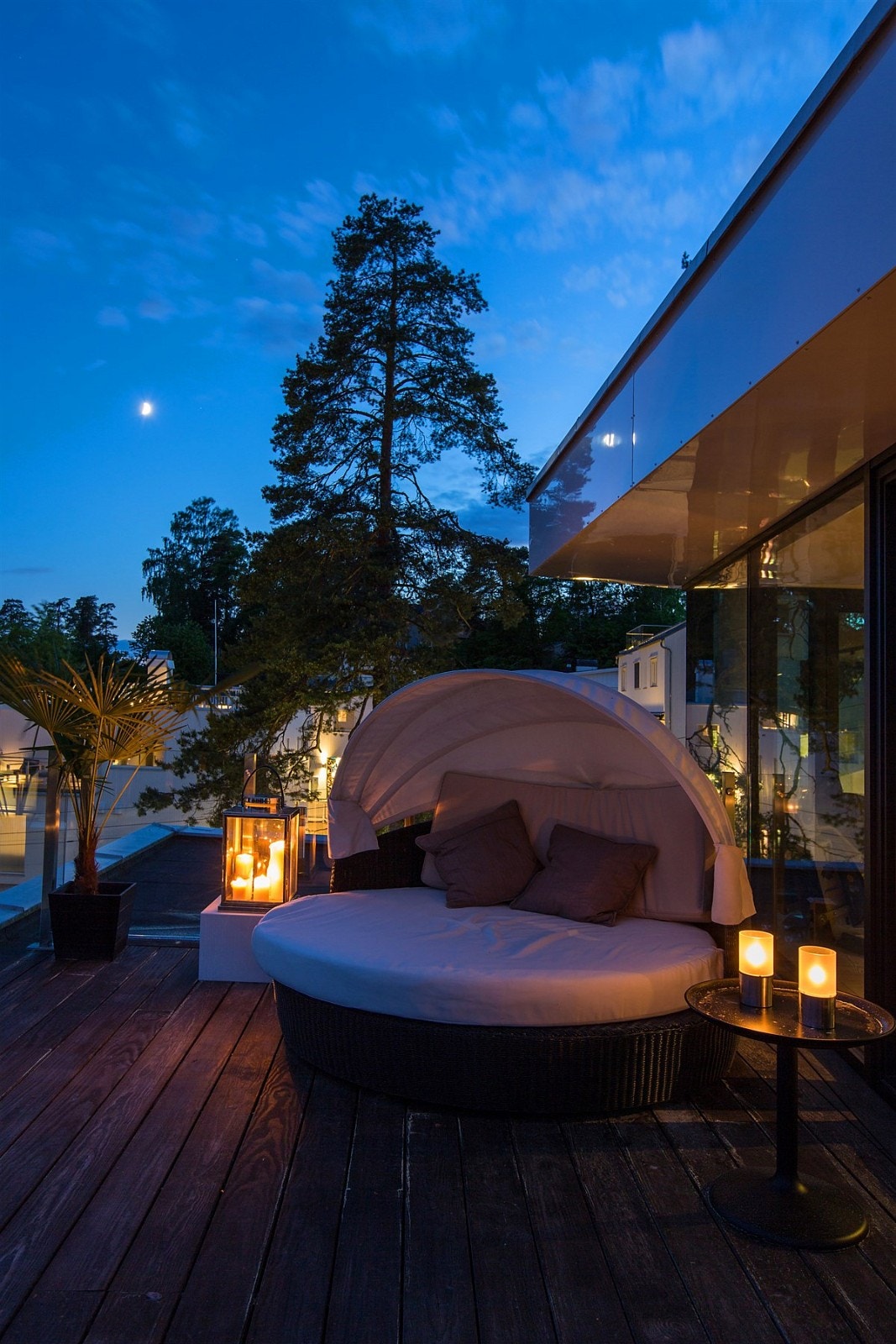 Kveldsbilde sittegruppe på takterrassen Galleribilde