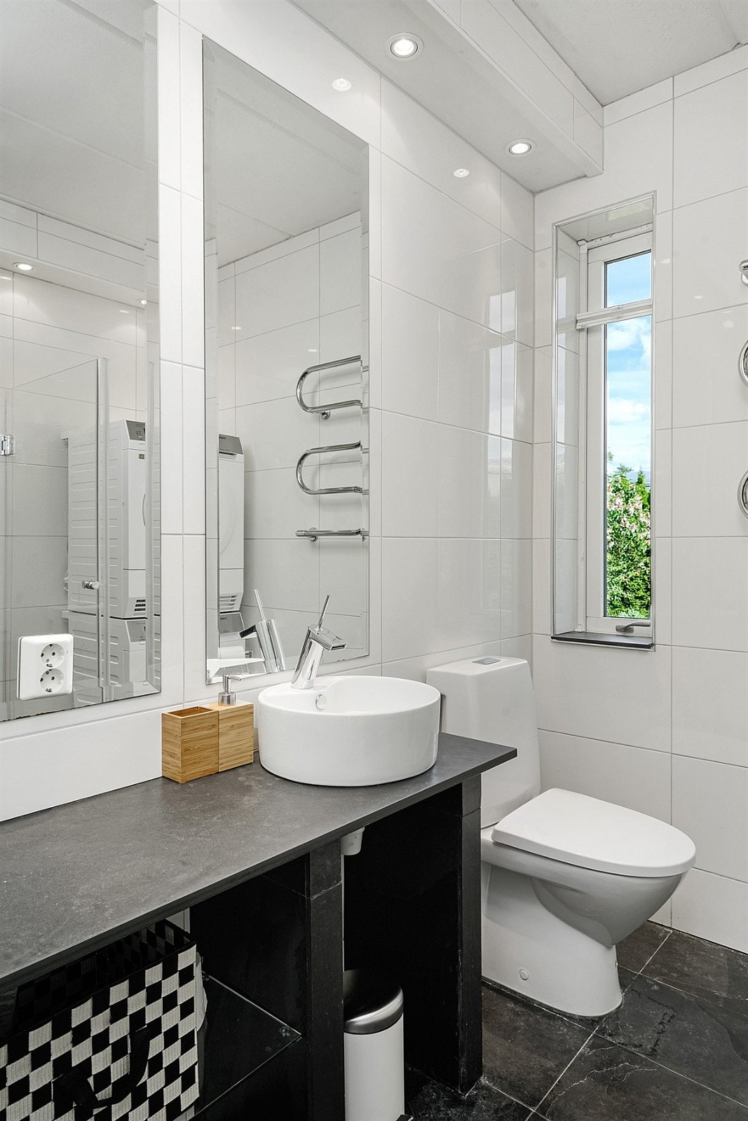 Bad/WC 2 av 2 sokkeletasje (praktikant-del) Galleribilde