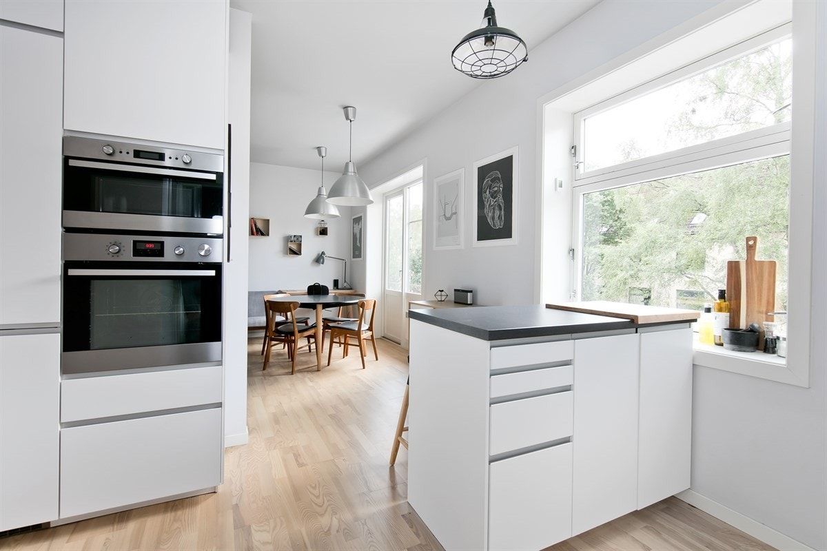 Kjøkkenet er fra 2014 og holder en svært god standard Galleribilde