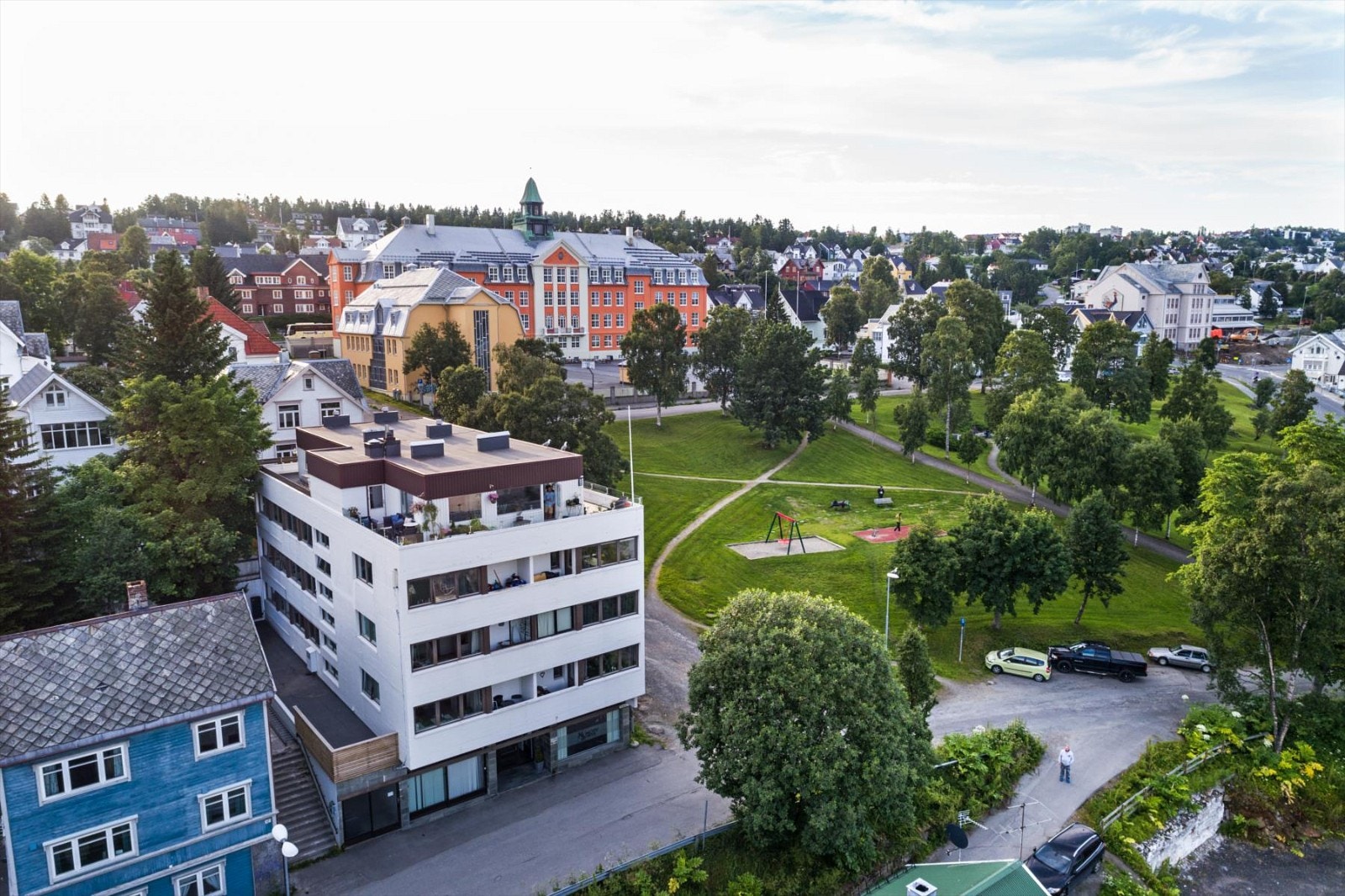 her har du fordelen av å bo midt i sentrum samtidig som du bor tilbaketrukket og i skjermede omgivelser. Galleribilde