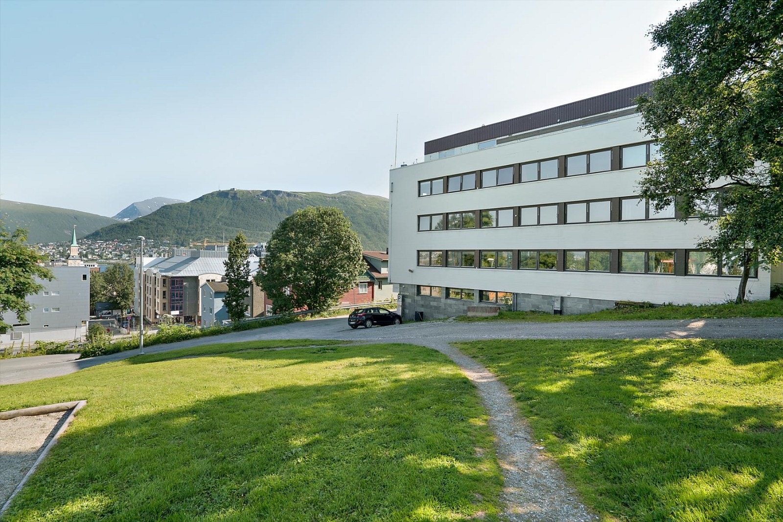 Ønsker du å bo i koselige og sentrumsnære omgivelser vil du trives i Parkgata 14. Galleribilde