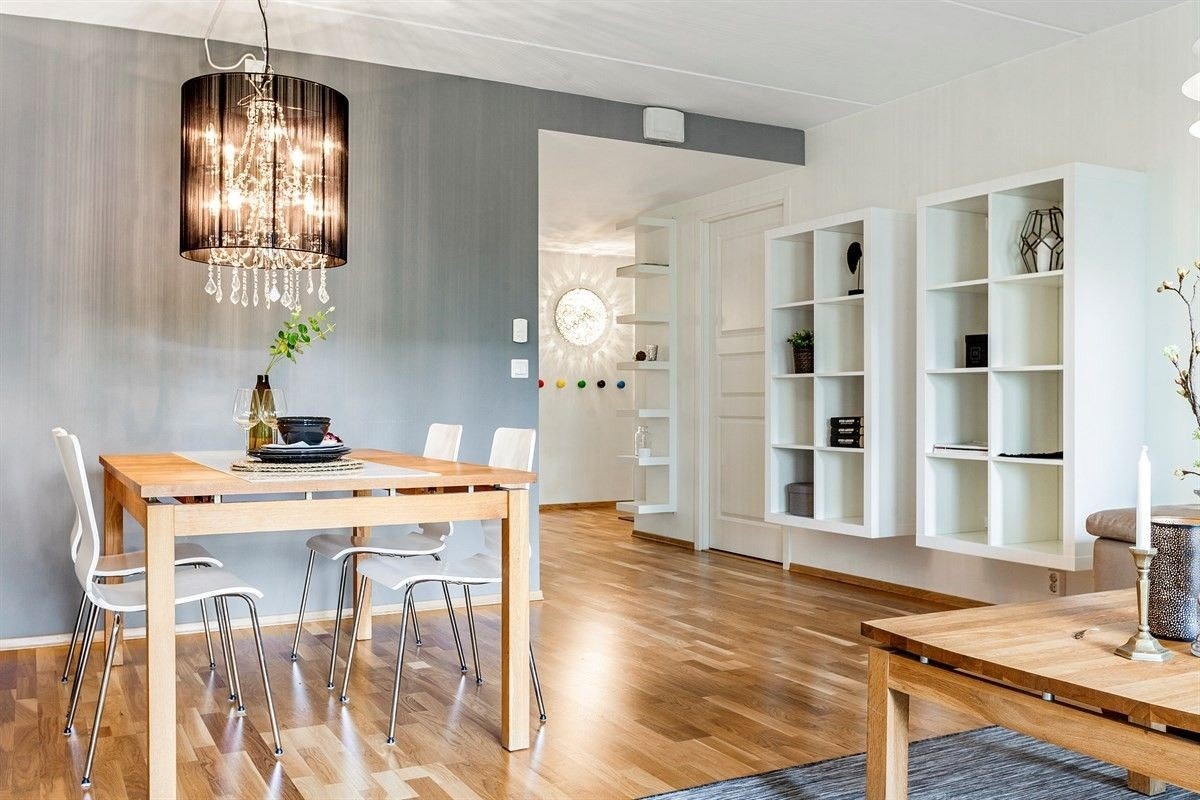 Stue med god plass til spisebord. Galleribilde
