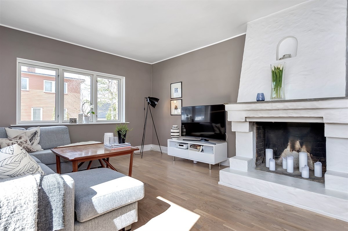 1.etasje rommer en stor og lys stue. Galleribilde