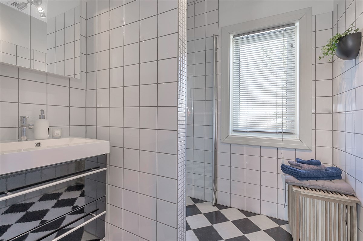 Badet i 2.etasje er fra 2008. Galleribilde