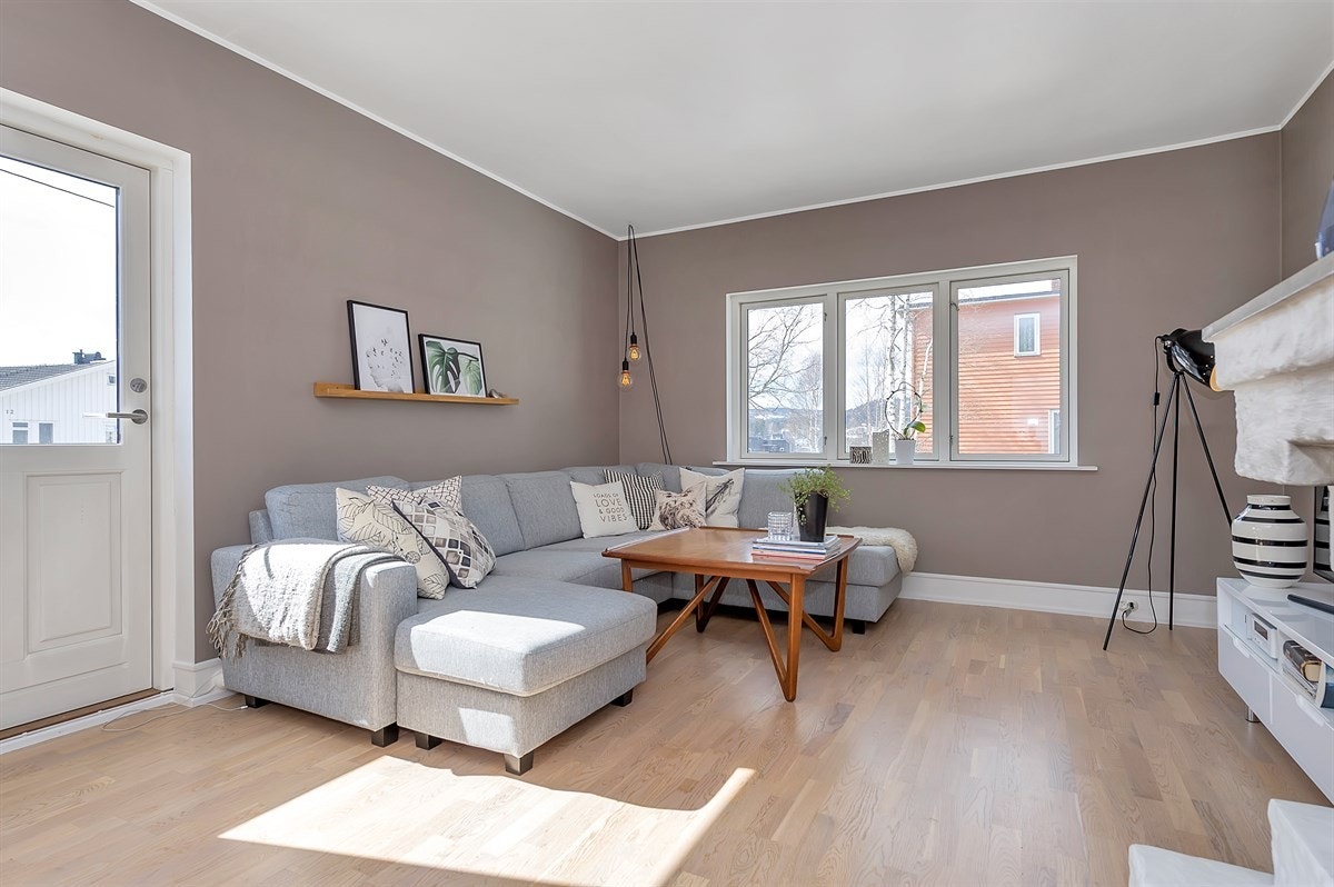 Utgang fra stue solrik uteplass. Galleribilde