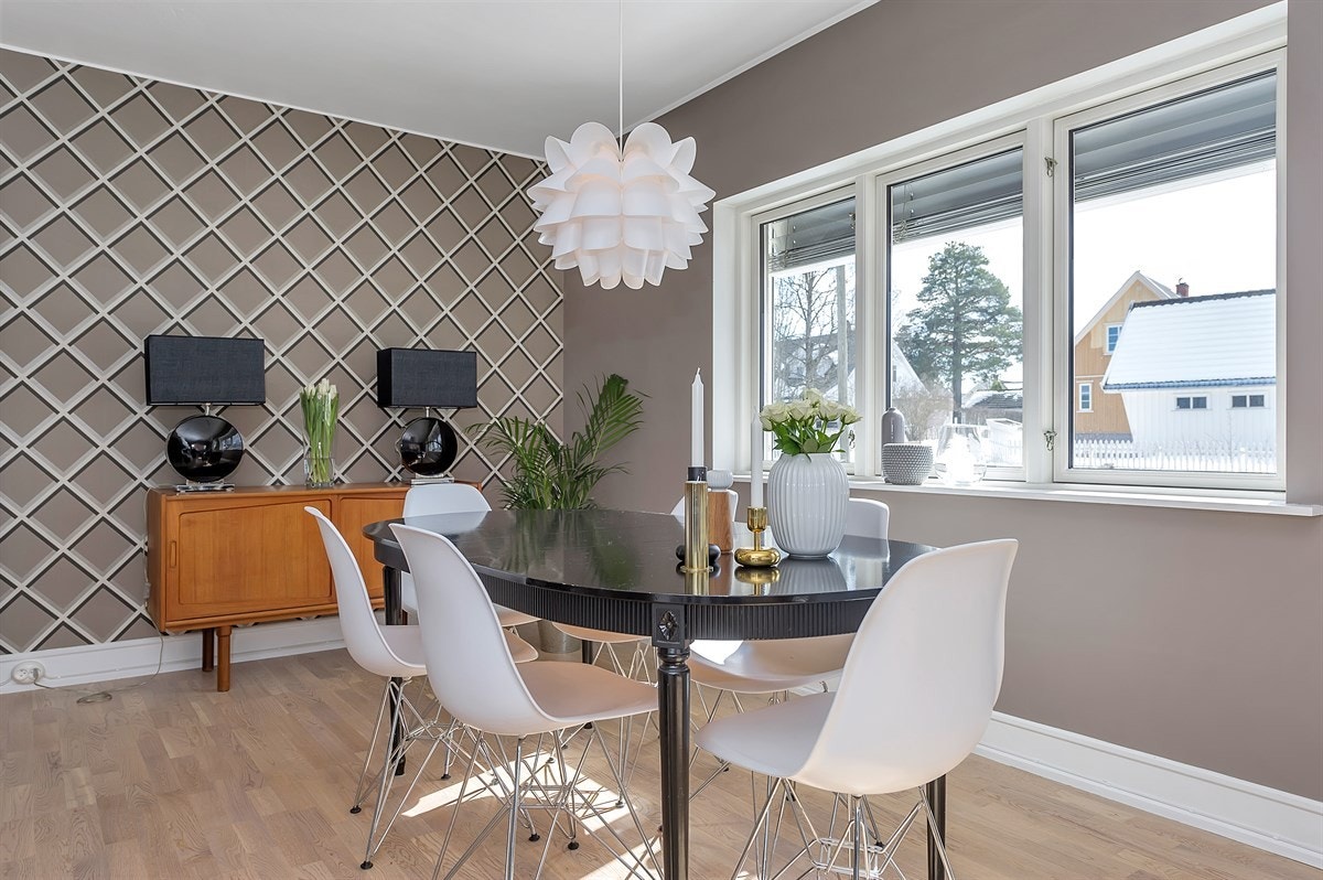 God plass til spisestue. Galleribilde