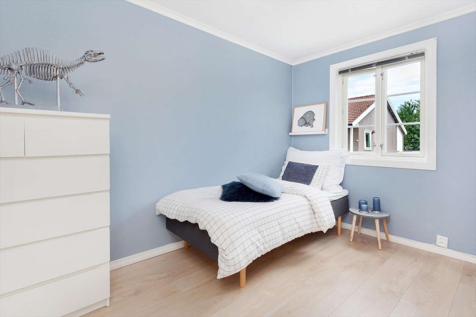 Romslig soverom med god senge- og garderobeplass. Galleribilde