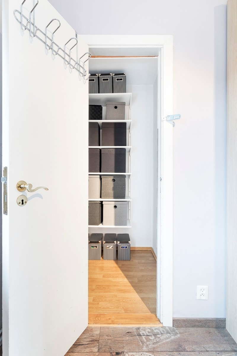 Innenfor soverommet har man et romslig kott på ca. 2kvm som egner seg fint som walk in closet. Galleribilde