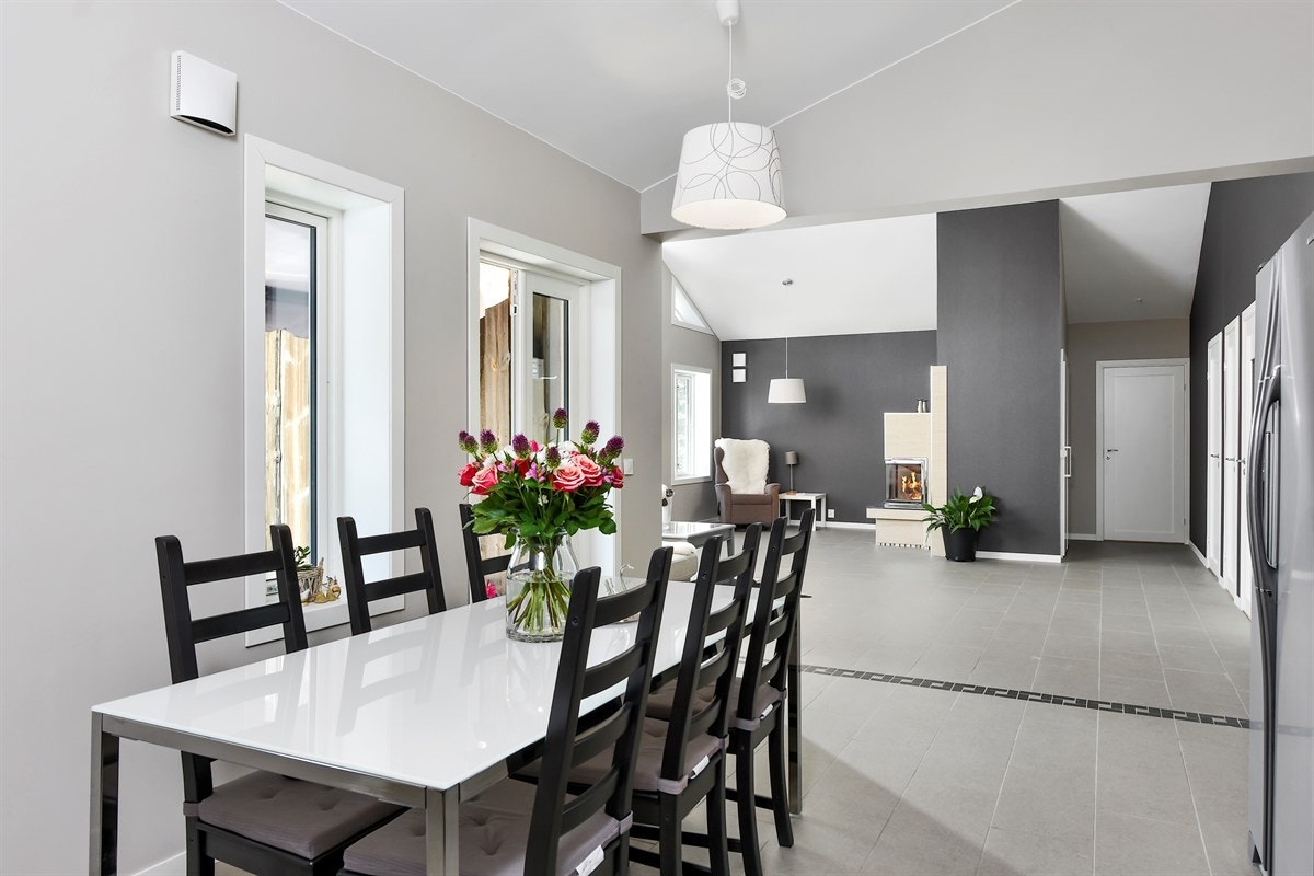 Videre er det kjøkken med plass for spisebord. Galleribilde