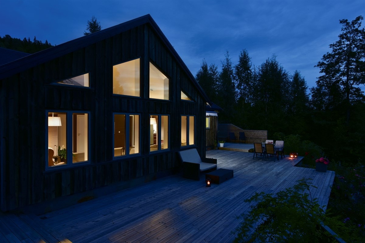 Terrasse på kveldstid. Galleribilde