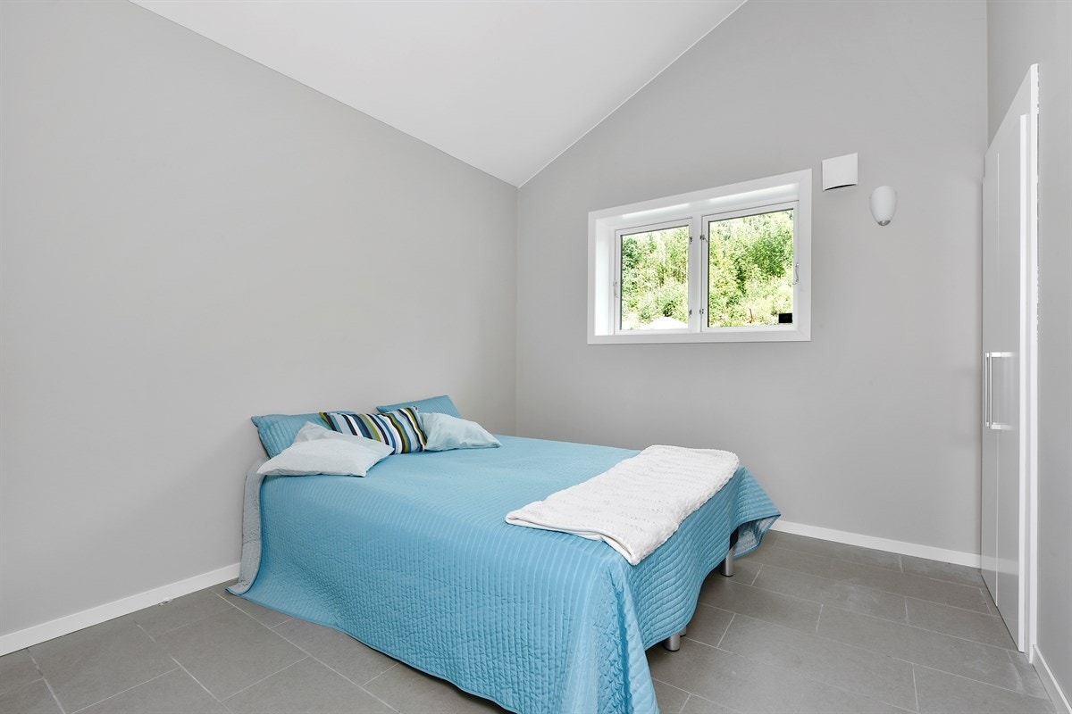 Soverom 2 med plass for garderobeløsning. Galleribilde