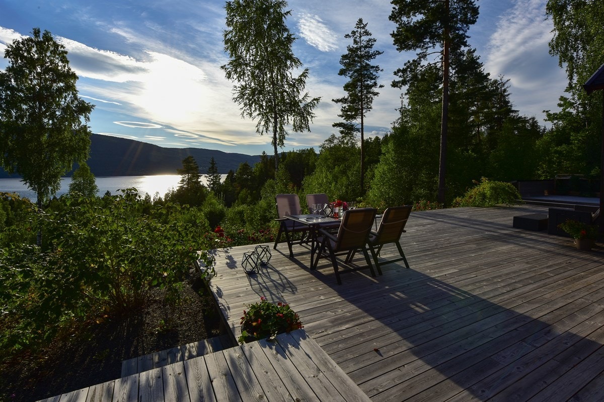 Med sol fra morgen til kveld og omkringliggende skog som gir skjerming, er dette i høyeste grad en privat oase. Galleribilde