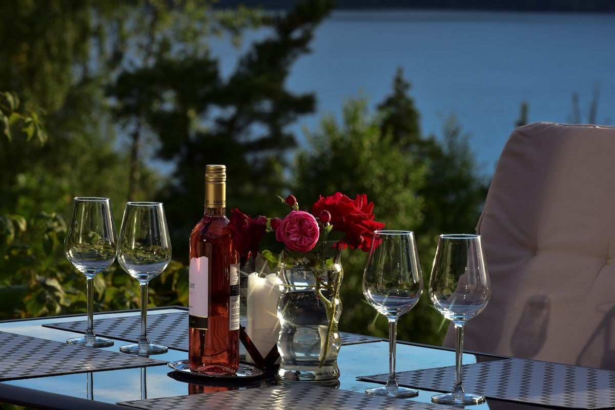 Stemningsbilde på terrassen. Galleribilde