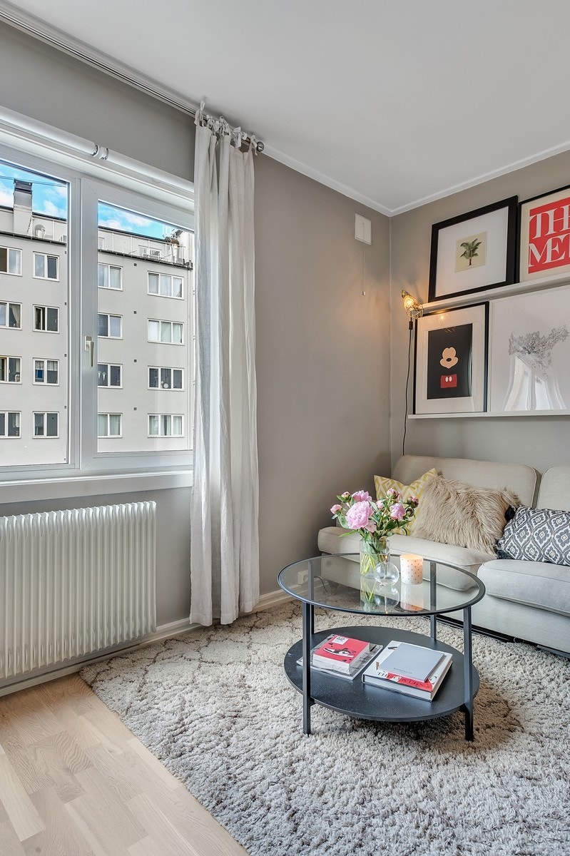 Boligen varmes opp via sentralfyr tilknyttet fjernvarme og betjenes gjennom fellesutgiftene. Galleribilde
