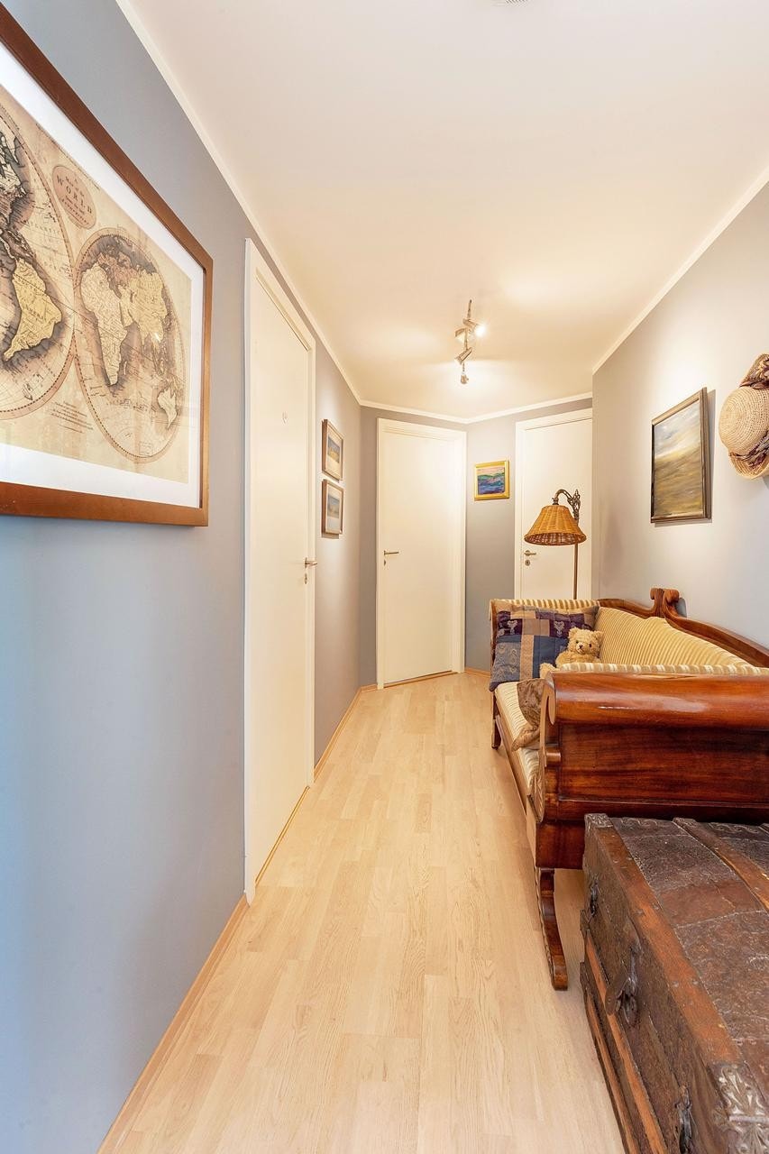 Gang mot gjestesoverom og bad Galleribilde
