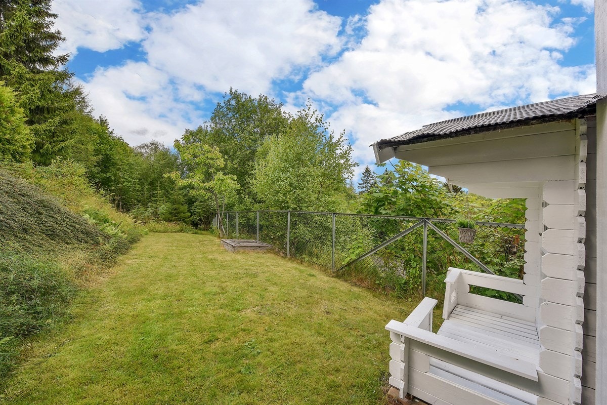 Det er gode lekeplasser og grøntområder i området som både barn og unge kan benytte seg av. Galleribilde