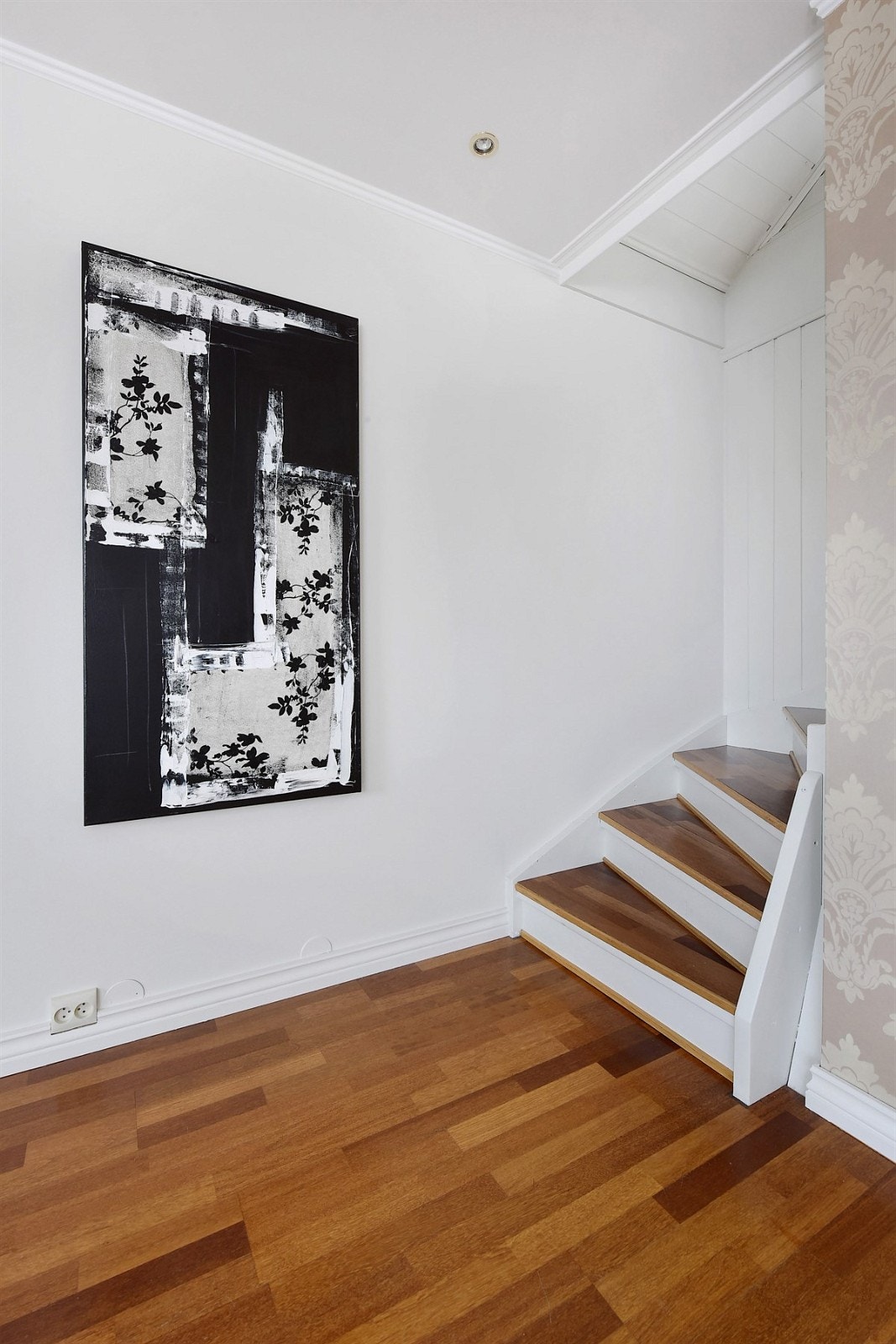 Trapp fra første etasje til andre etasje. Galleribilde