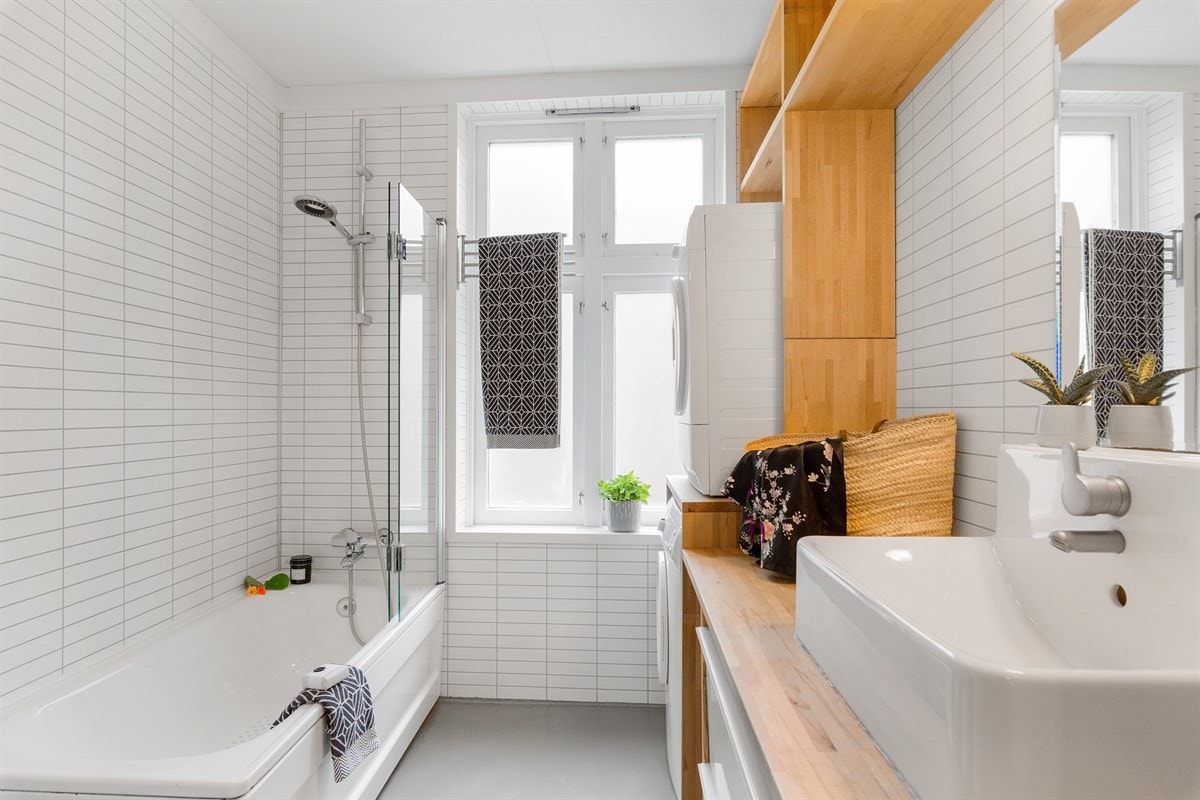 Hvem liker vel ikke tanken på å legge seg i et varmt badekar en kald vinterdag? Det her du muligheten til her! Galleribilde