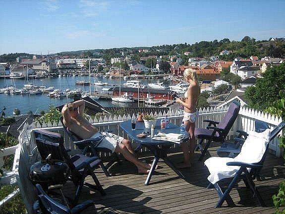 Stor terrasse på toppen med utsikt over Sentrum og havna☀️⚓️🌄 Galleribilde