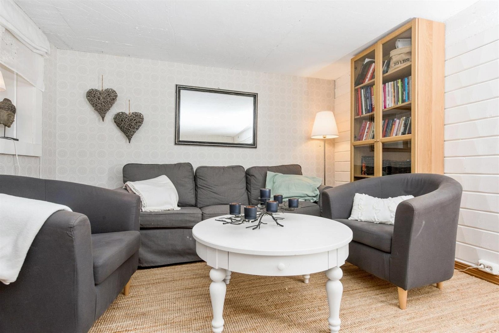 Det må også settes inn godkjent vindu for rømningsvei i det ene rommet i kjelleren for at dette skal være et godkjent oppholdsrom. Galleribilde