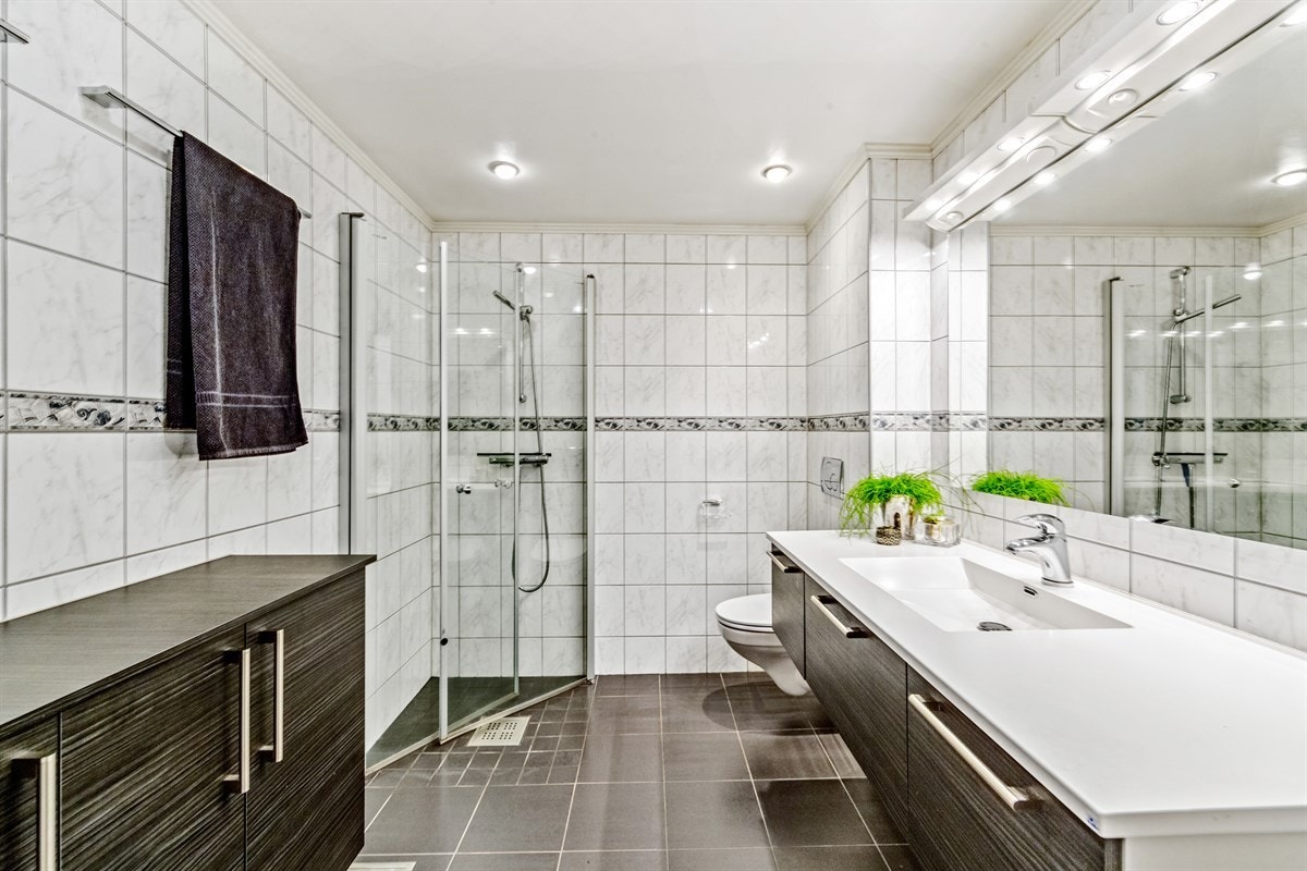 Lekkert baderom med gulvvarme Galleribilde