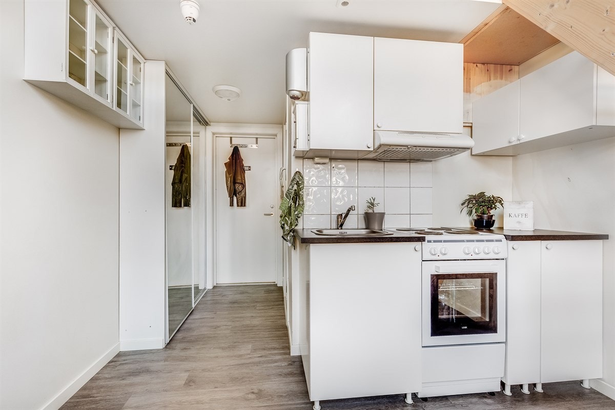 Leiligheten har nye gulvoverflater, trapp og kjøkken fra 2016. Galleribilde