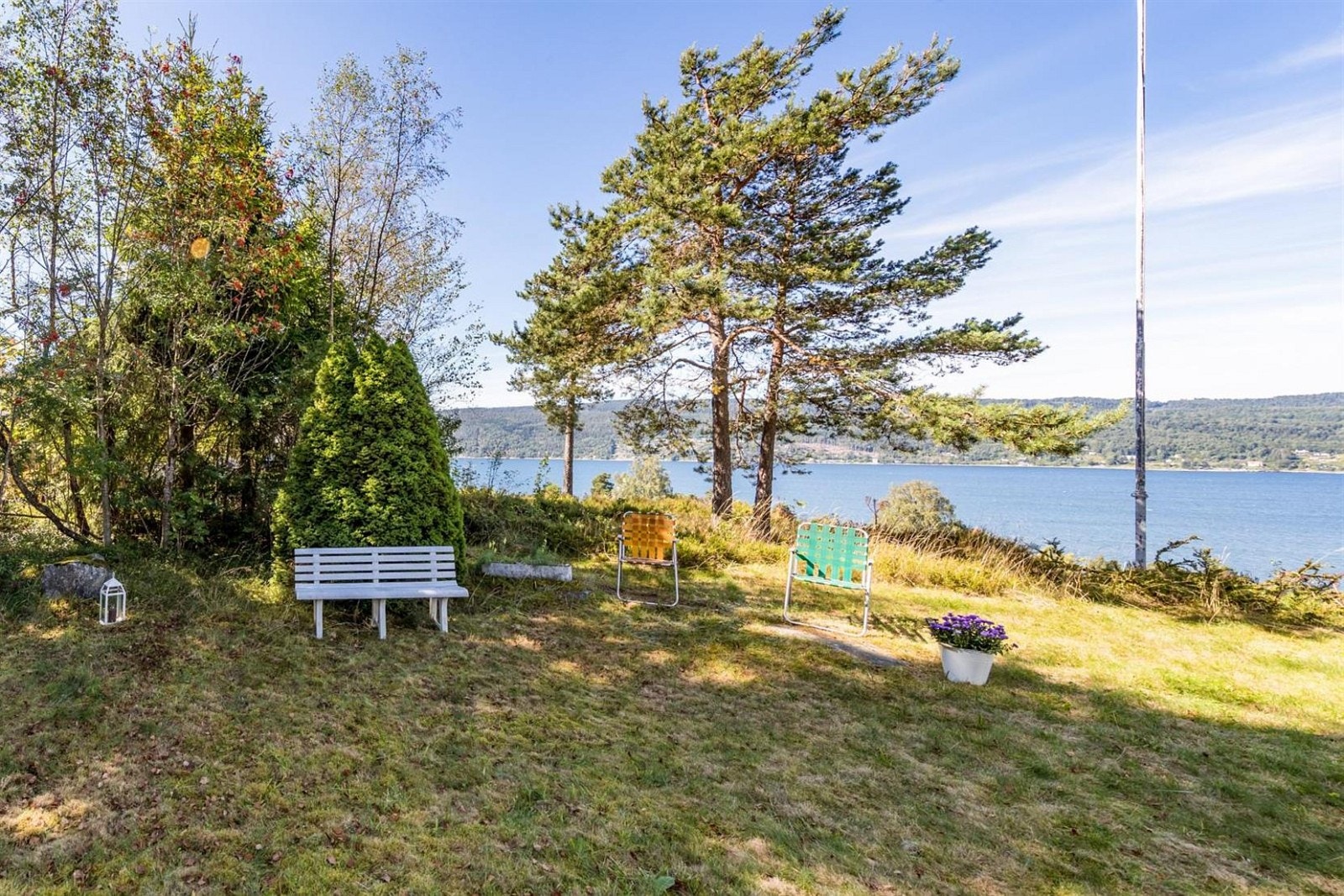 Hva er vel bedre enn å nyte naturskjønne omgivelser med fantastisk utsikt. Galleribilde