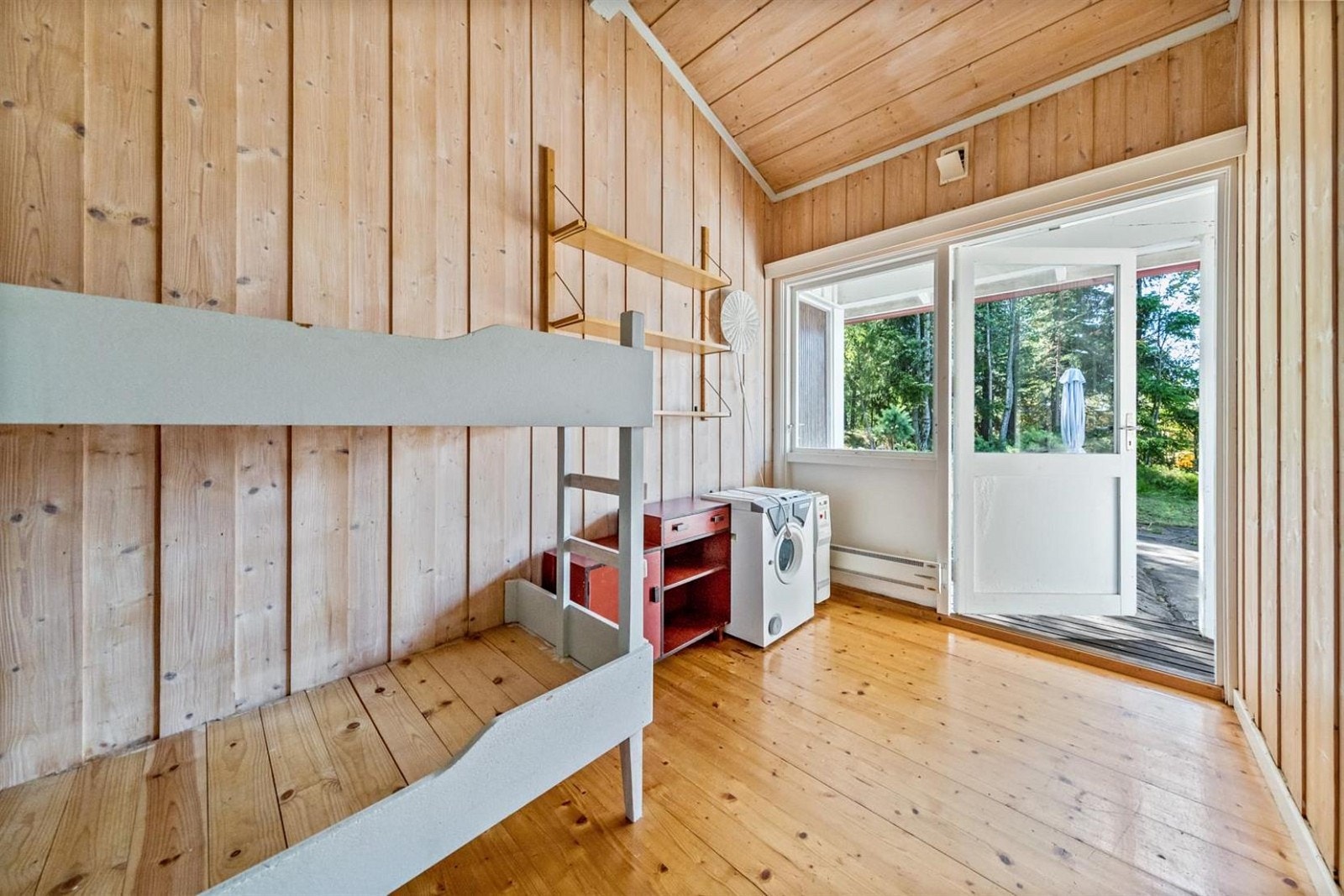 Soverom med utgang til uteplass Galleribilde