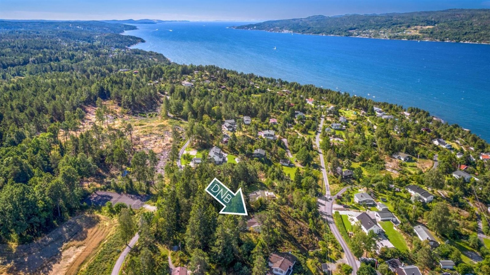 Nyt de herlige og varme dagene på hytten på denne flotte plassen. Galleribilde