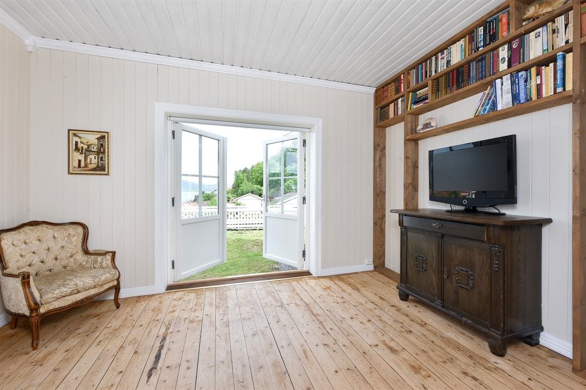 Villaen har tre praktfulle stuer i flukt med hverandre - adskilt av doble fløydører. Galleribilde