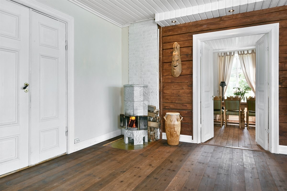 Videre er det adkomst til en romslig spisestue. Galleribilde