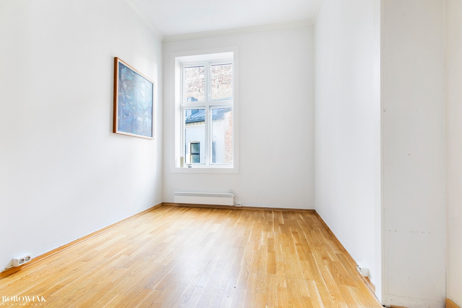 Soverom II vender også mot indre gårdsrom og med god størrelse på rommet egner det seg fint som barnerom eller kontor i kombinasjon med gjesterom. Galleribilde