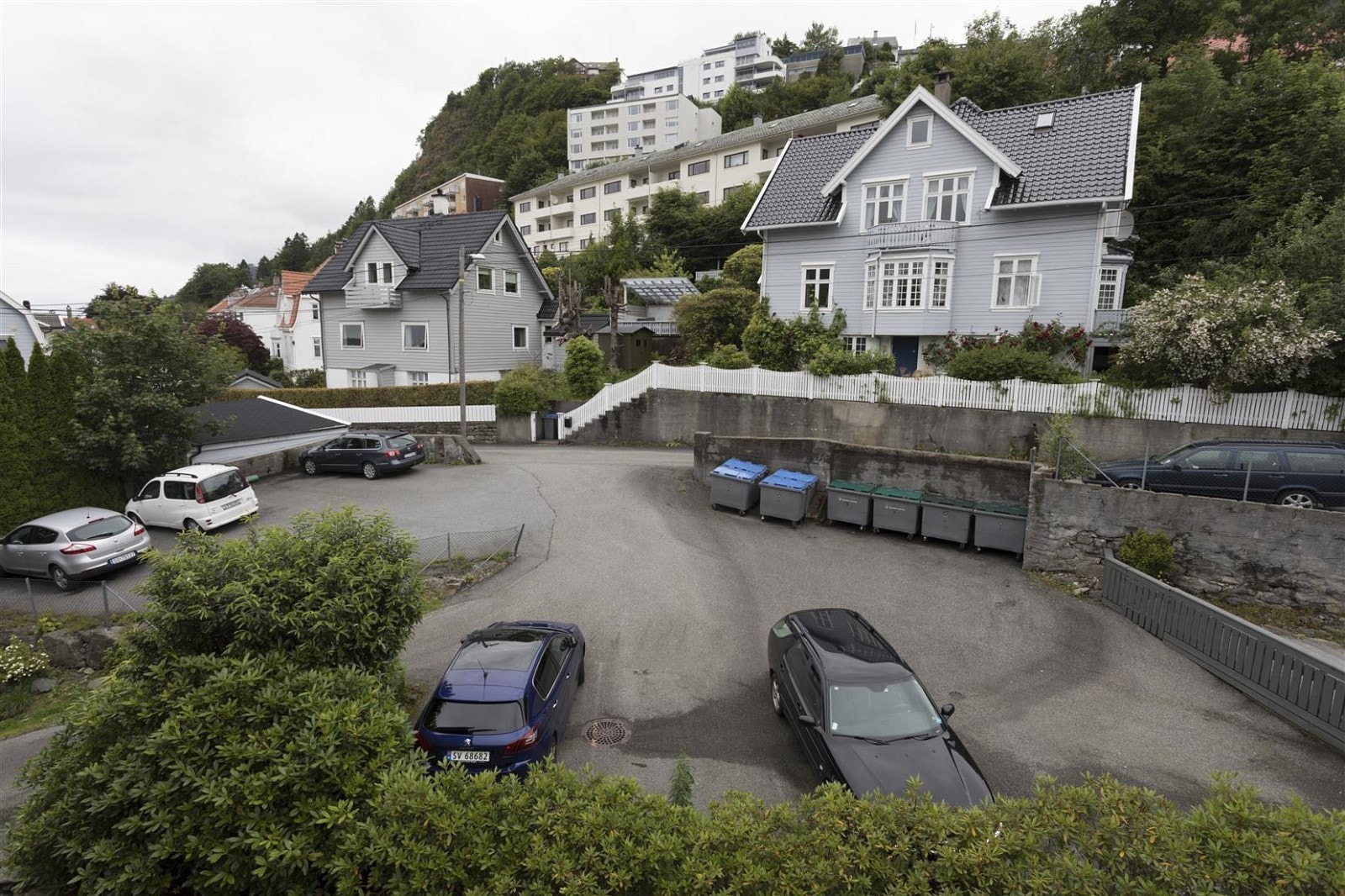 Parkeringsplass på bakside Galleribilde