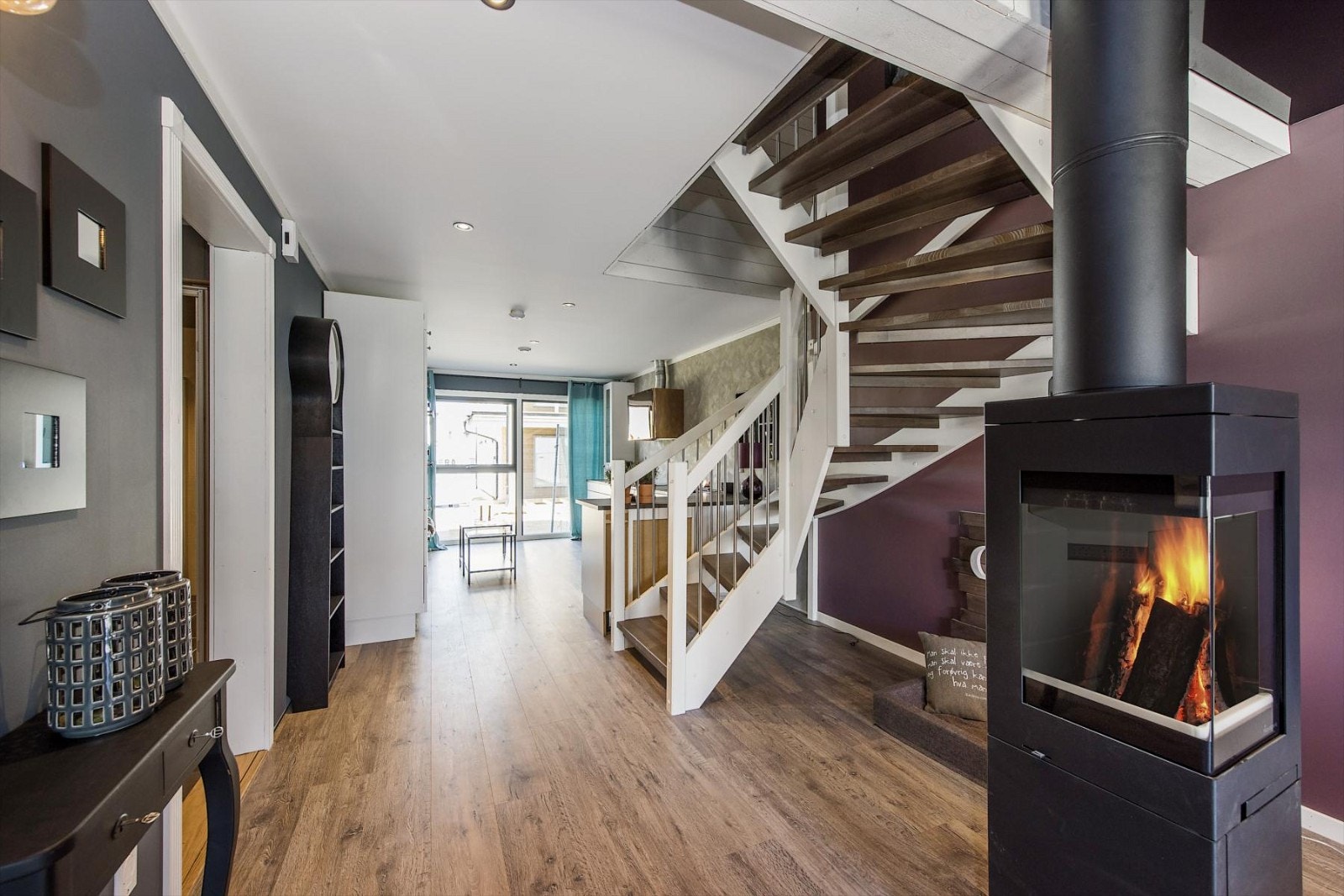 Peisovn i stuen. Galleribilde