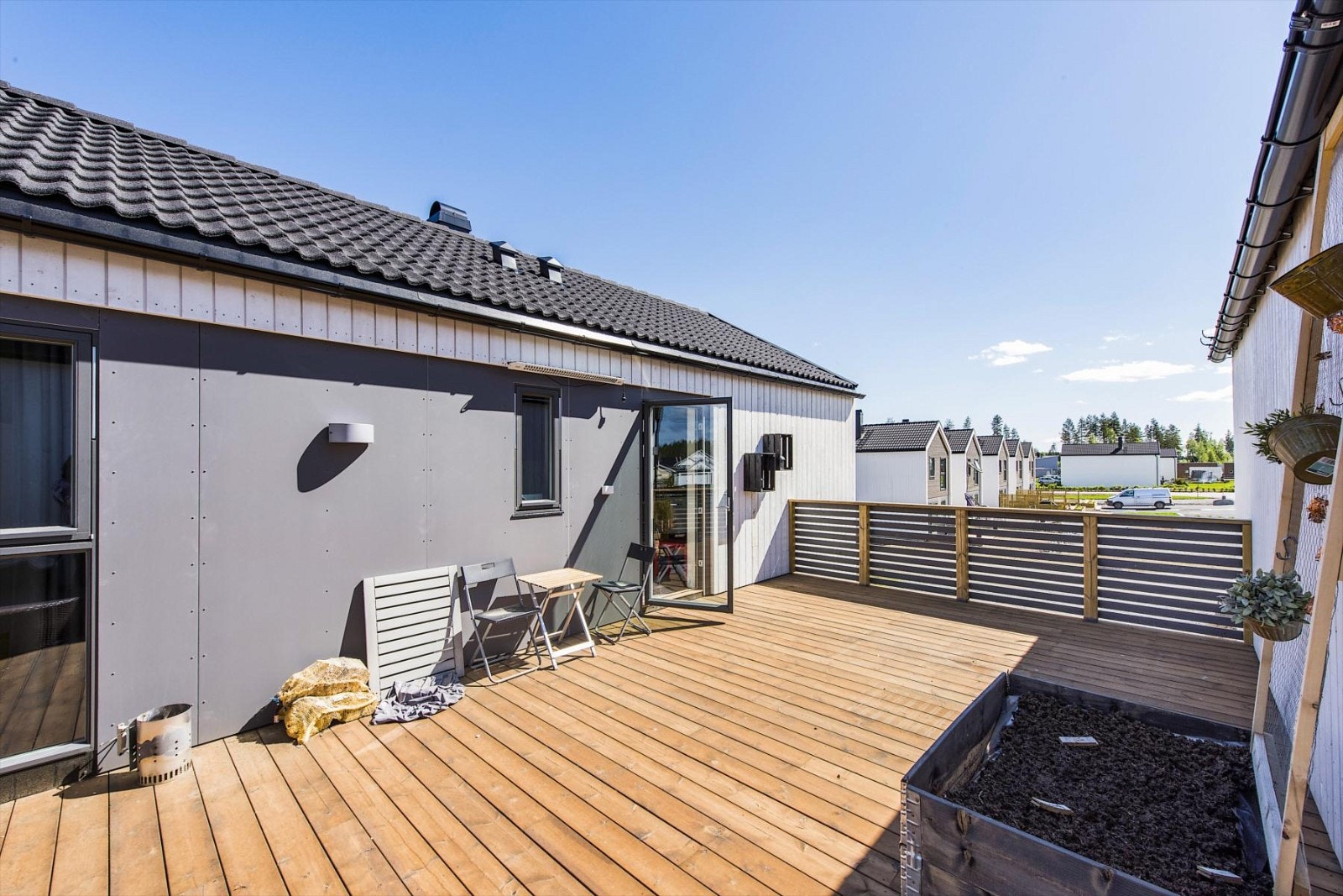 Terrasse over carport. Galleribilde