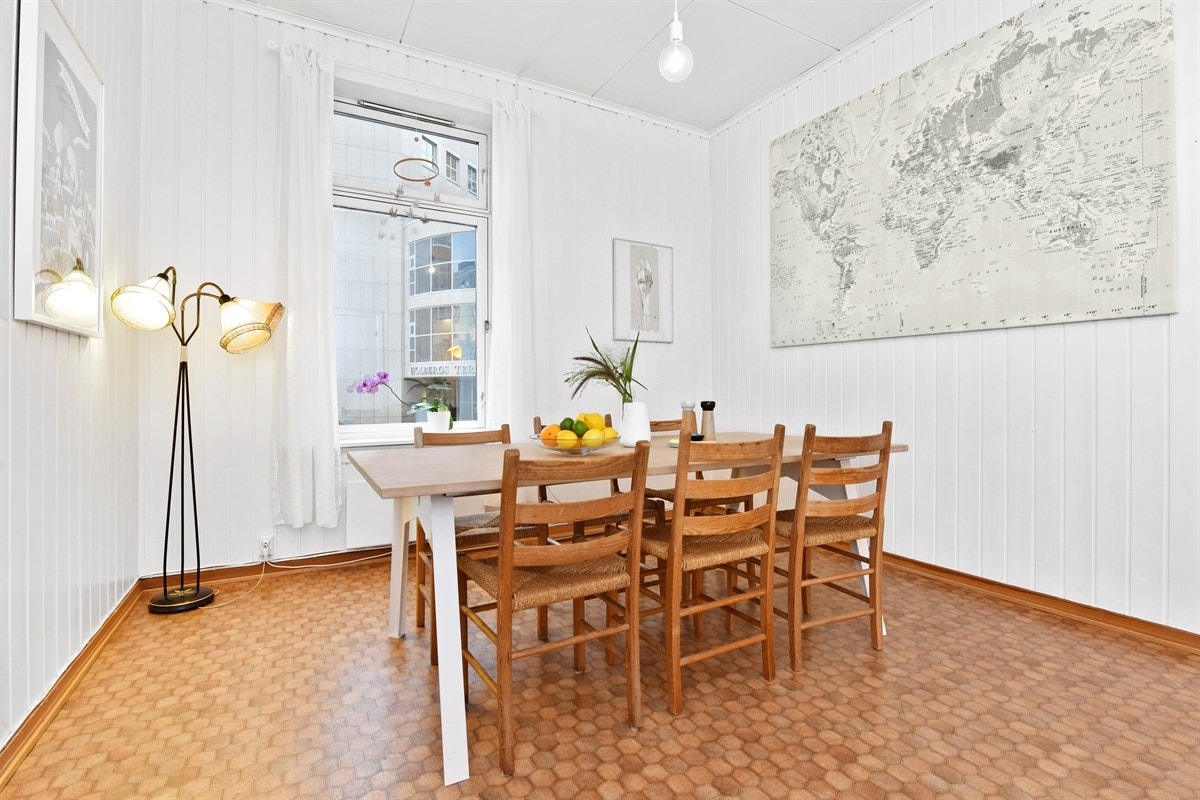 Spisestuen. Galleribilde