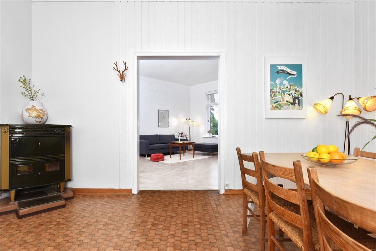 Spisestuen har også kamin for ekstra varme og hygge. Galleribilde