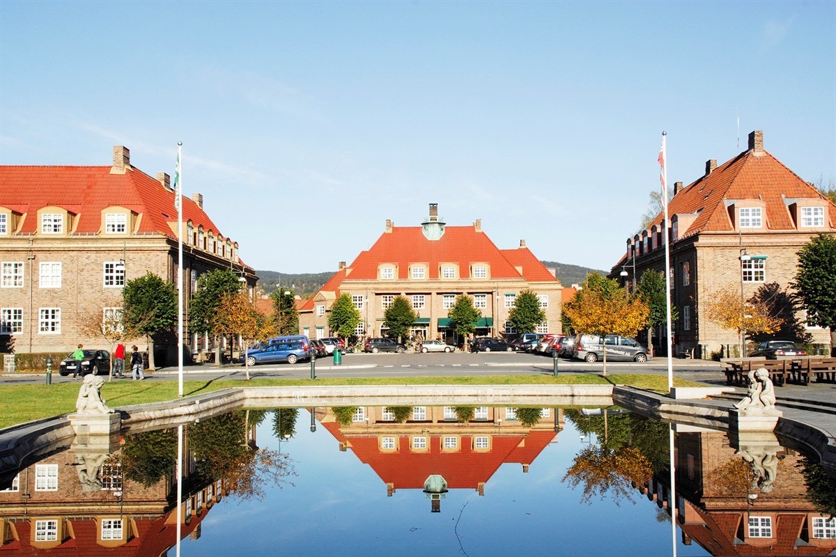 Damplassen mot åpent bakeri Galleribilde